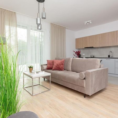 Stacja Wola Apartment Guminska By Noclegi Renters Warsaw Exterior photo