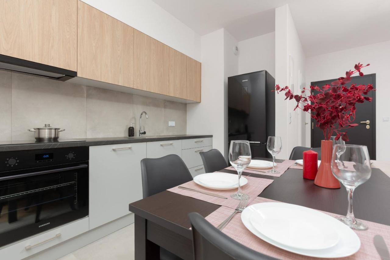 Stacja Wola Apartment Guminska By Noclegi Renters Warsaw Exterior photo