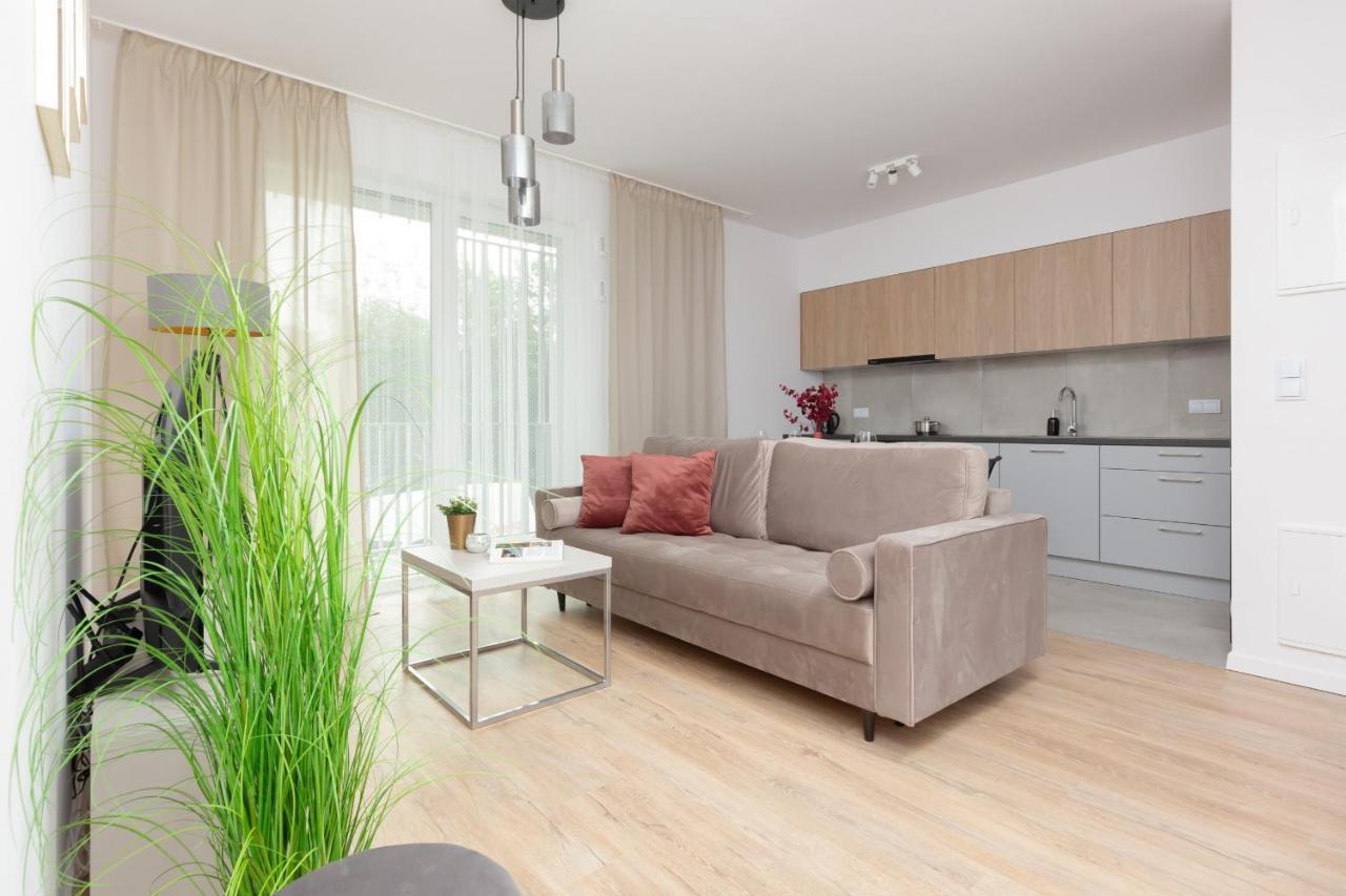 Stacja Wola Apartment Guminska By Noclegi Renters Warsaw Exterior photo